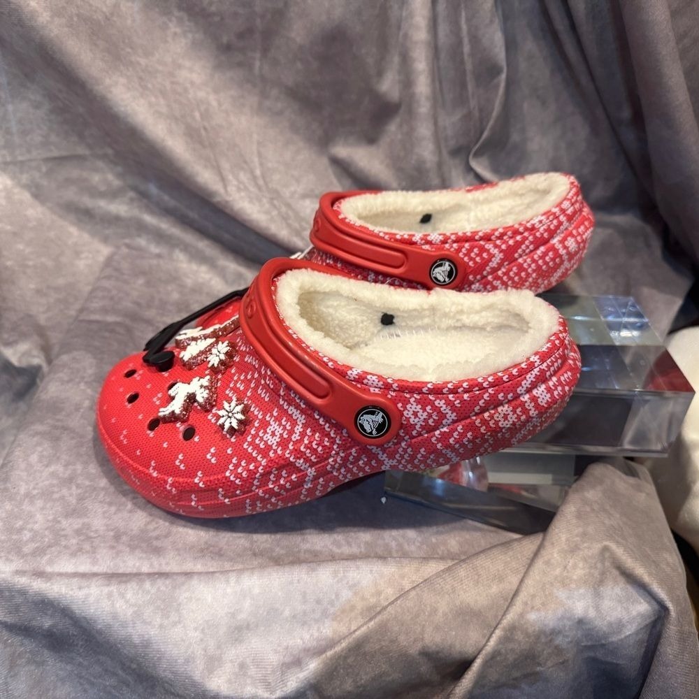 Crocs Holiday Cheer Lined Clogs Christmas Sweater‎ charms W7 M5. NWT - Picture 2 of 6